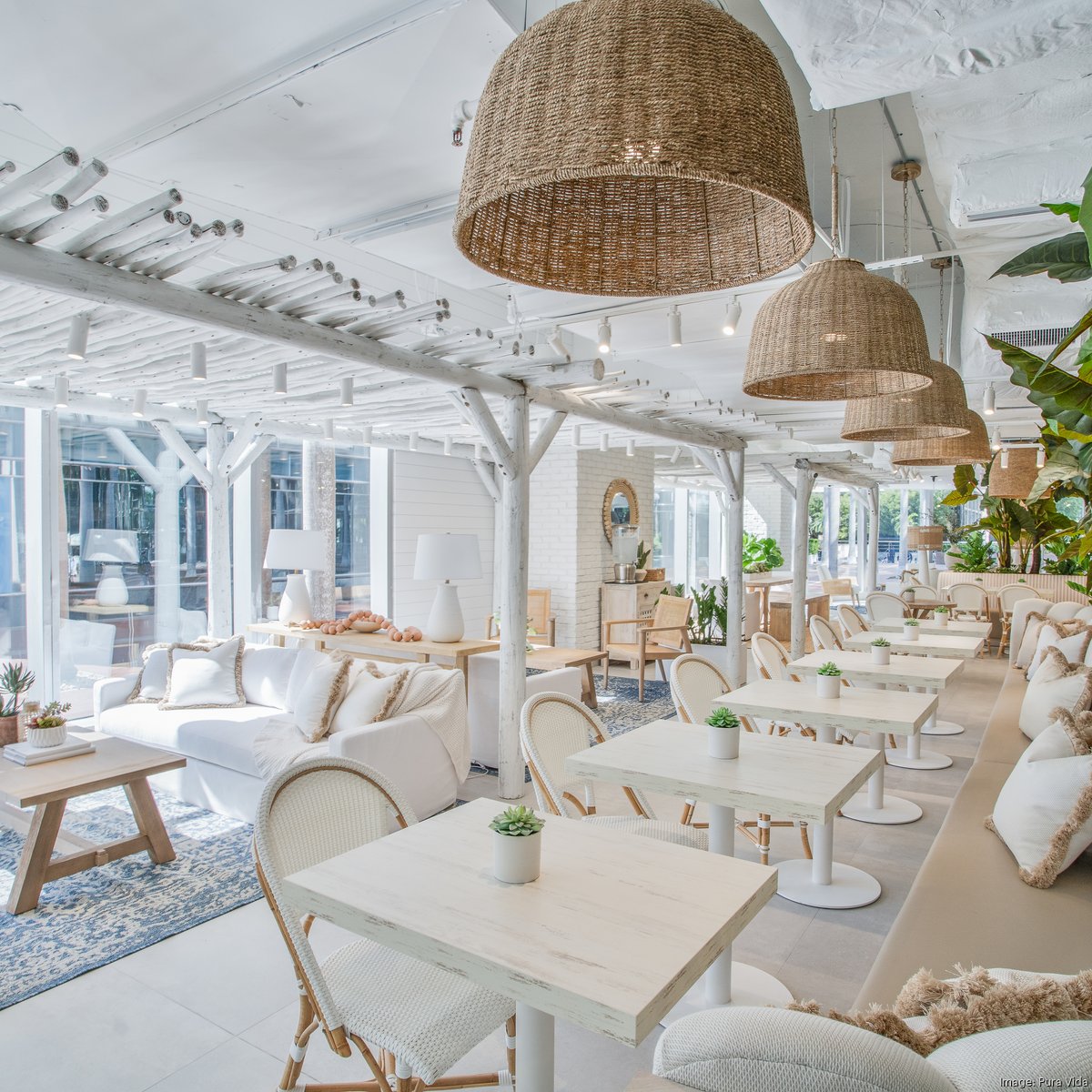 Pura Vida Bay Harbor Islands cafe